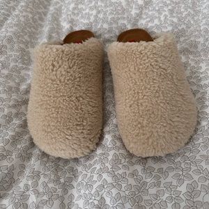 White shirling clogs, size 6, BRAND NEW